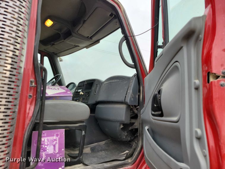 image for item EA2729 2004 International 7600 dump truck