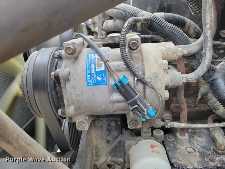 image for item EA2729 2004 International 7600 dump truck