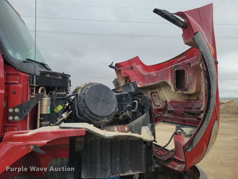 image for item EA2729 2004 International 7600 dump truck