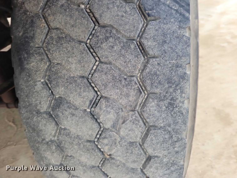 image for item EA2729 2004 International 7600 dump truck