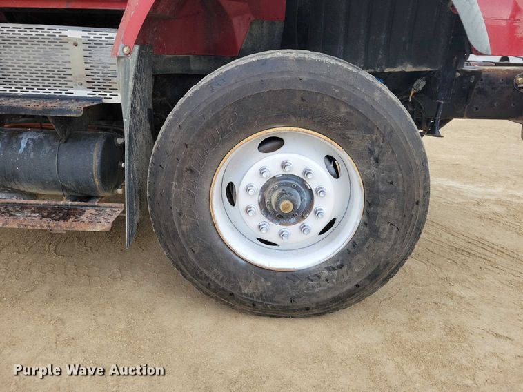 image for item EA2729 2004 International 7600 dump truck