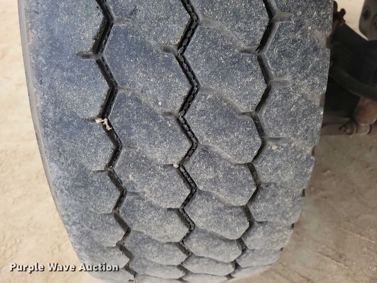 image for item EA2729 2004 International 7600 dump truck