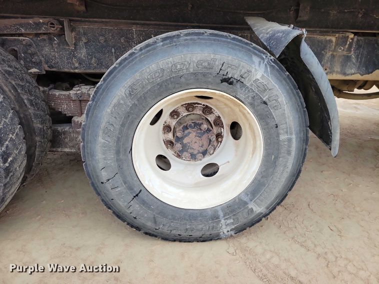 image for item EA2729 2004 International 7600 dump truck