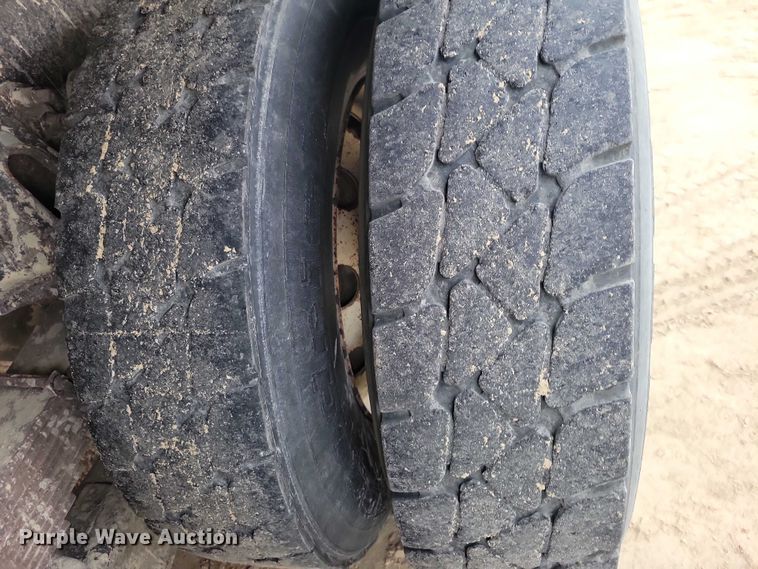 image for item EA2729 2004 International 7600 dump truck