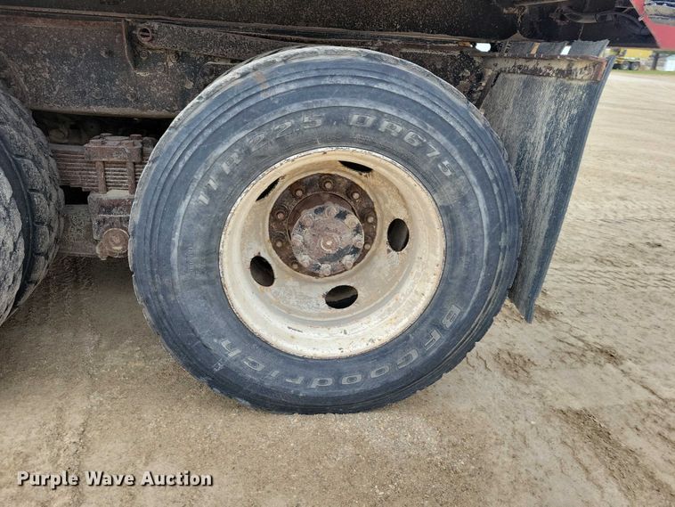 image for item EA2729 2004 International 7600 dump truck