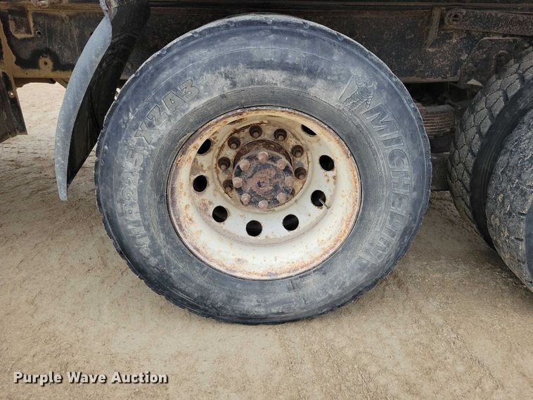 image for item EA2729 2004 International 7600 dump truck