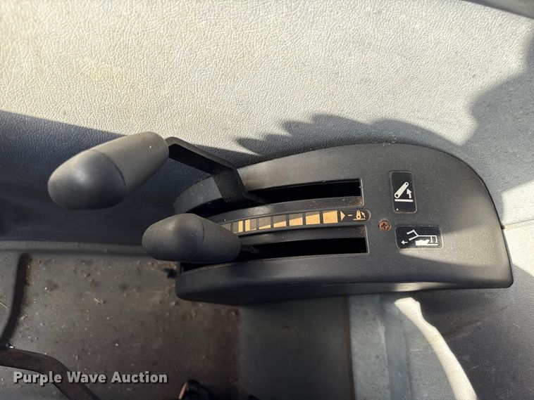 image for item EA7043 New Holland TS115A MFWD tractor