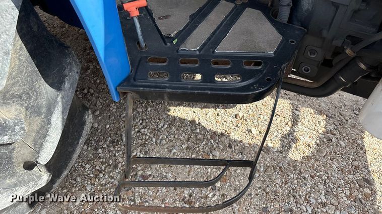 image for item EA7050 2005 New Holland TN70A MFWD tractor