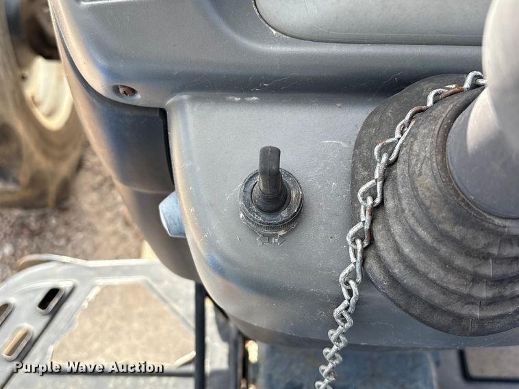 image for item EA7050 2005 New Holland TN70A MFWD tractor