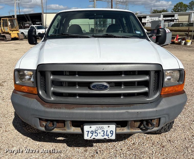 image for item EA7051 2001 Ford F250 Super Duty Crew Cab pickup truck