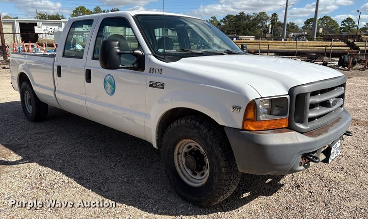 image for item EA7051 2001 Ford F250 Super Duty Crew Cab pickup truck