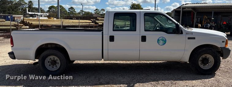 image for item EA7051 2001 Ford F250 Super Duty Crew Cab pickup truck