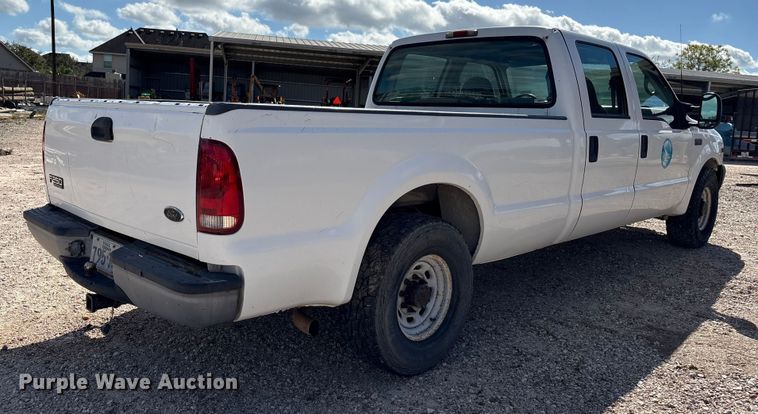 image for item EA7051 2001 Ford F250 Super Duty Crew Cab pickup truck