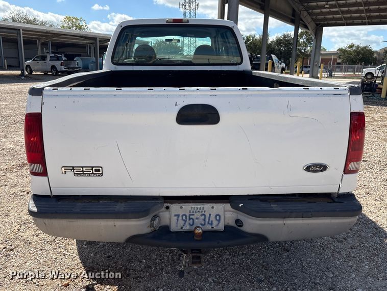 image for item EA7051 2001 Ford F250 Super Duty Crew Cab pickup truck