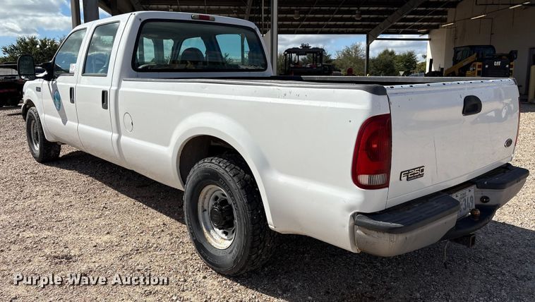 image for item EA7051 2001 Ford F250 Super Duty Crew Cab pickup truck