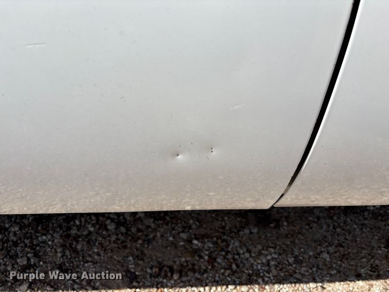 image for item EA7051 2001 Ford F250 Super Duty Crew Cab pickup truck