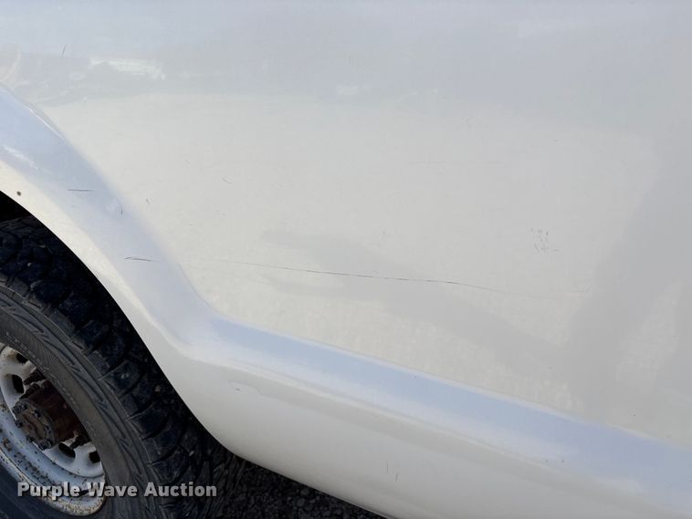 image for item EA7051 2001 Ford F250 Super Duty Crew Cab pickup truck