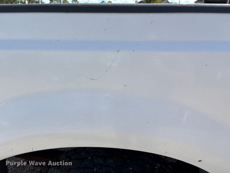 image for item EA7051 2001 Ford F250 Super Duty Crew Cab pickup truck