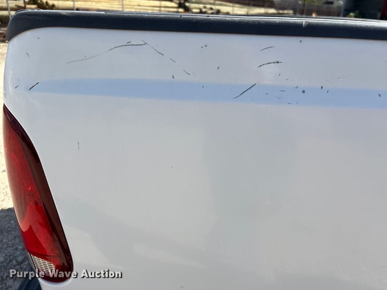 image for item EA7051 2001 Ford F250 Super Duty Crew Cab pickup truck