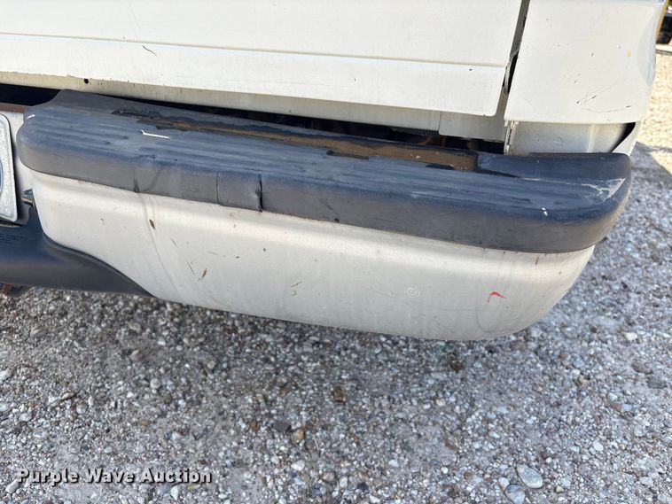 image for item EA7051 2001 Ford F250 Super Duty Crew Cab pickup truck