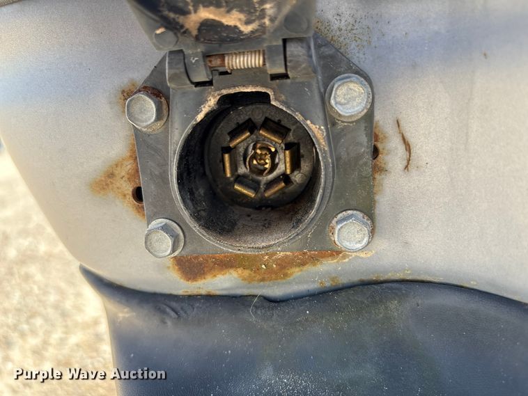 image for item EA7051 2001 Ford F250 Super Duty Crew Cab pickup truck