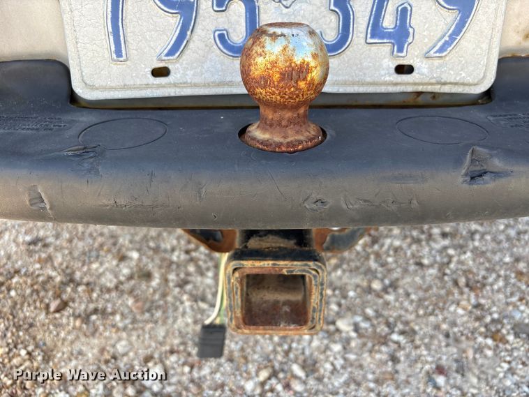 image for item EA7051 2001 Ford F250 Super Duty Crew Cab pickup truck