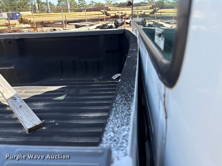 image for item EA7051 2001 Ford F250 Super Duty Crew Cab pickup truck