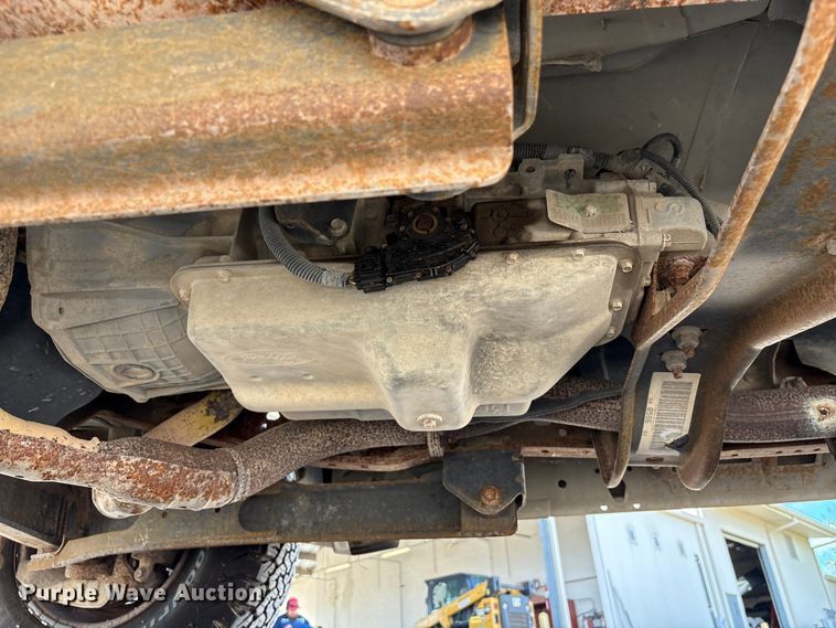 image for item EA7051 2001 Ford F250 Super Duty Crew Cab pickup truck