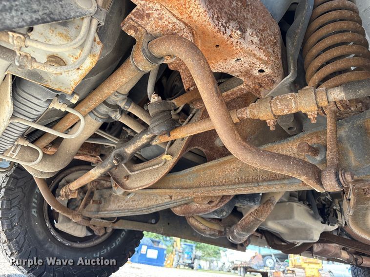 image for item EA7051 2001 Ford F250 Super Duty Crew Cab pickup truck