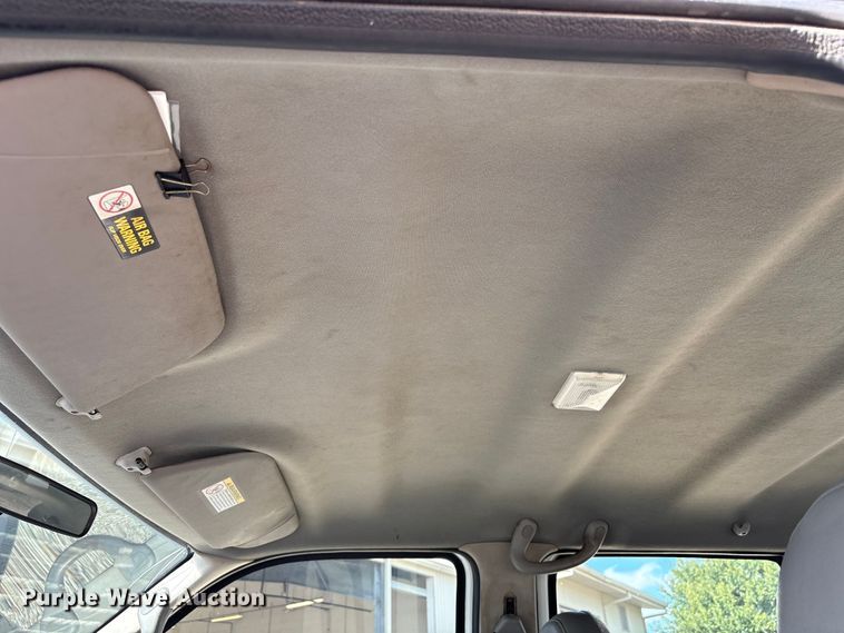 image for item EA7051 2001 Ford F250 Super Duty Crew Cab pickup truck