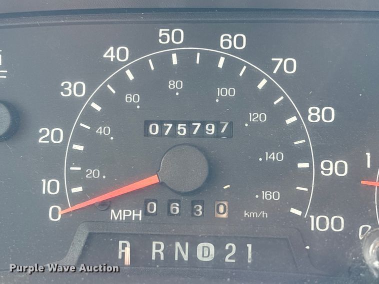 image for item EA7051 2001 Ford F250 Super Duty Crew Cab pickup truck