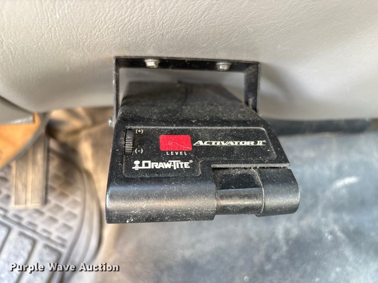 image for item EA7051 2001 Ford F250 Super Duty Crew Cab pickup truck