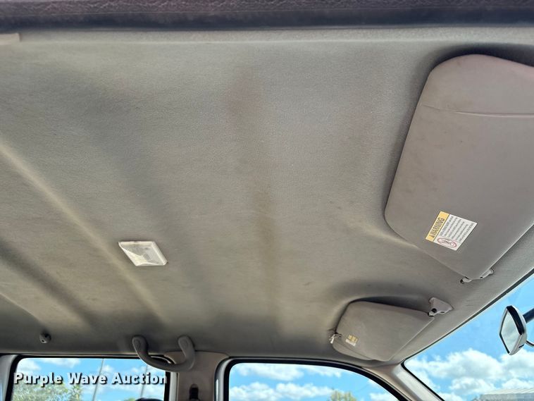 image for item EA7051 2001 Ford F250 Super Duty Crew Cab pickup truck