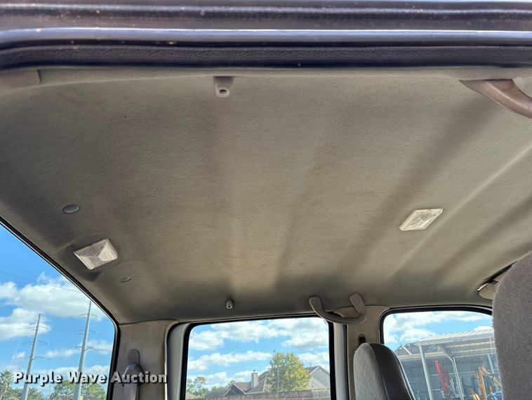 image for item EA7051 2001 Ford F250 Super Duty Crew Cab pickup truck