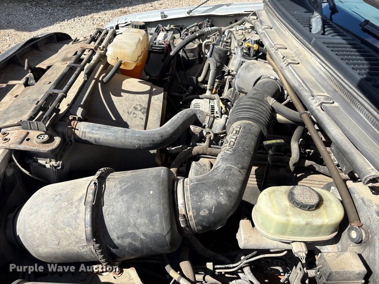 image for item EA7051 2001 Ford F250 Super Duty Crew Cab pickup truck