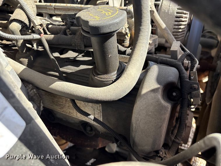 image for item EA7051 2001 Ford F250 Super Duty Crew Cab pickup truck