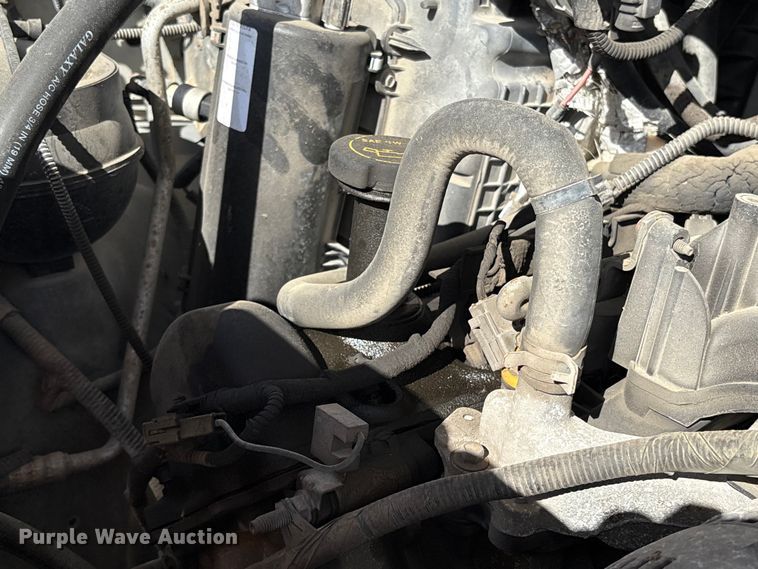 image for item EA7051 2001 Ford F250 Super Duty Crew Cab pickup truck