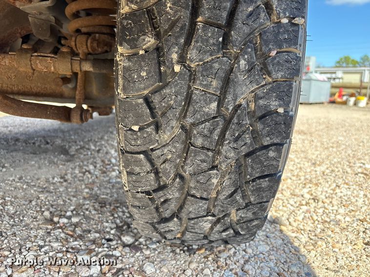 image for item EA7051 2001 Ford F250 Super Duty Crew Cab pickup truck