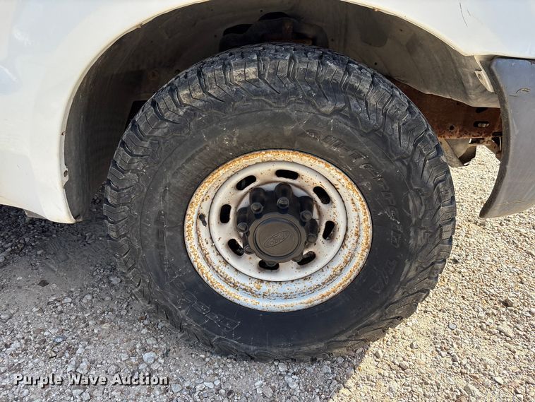 image for item EA7051 2001 Ford F250 Super Duty Crew Cab pickup truck