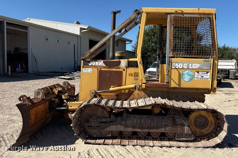 image for item EA7053 1998 John Deere 550G LGP dozer