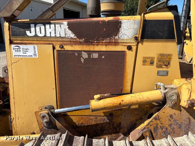 image for item EA7053 1998 John Deere 550G LGP dozer