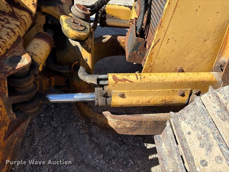 image for item EA7053 1998 John Deere 550G LGP dozer