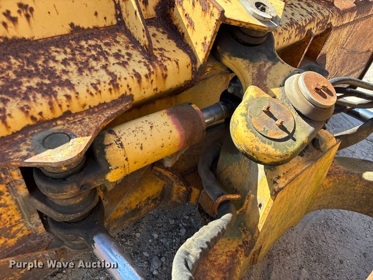 image for item EA7053 1998 John Deere 550G LGP dozer