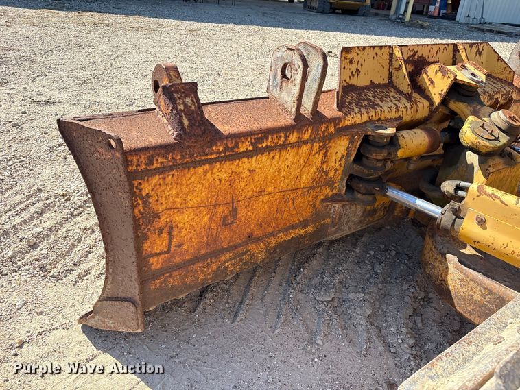 image for item EA7053 1998 John Deere 550G LGP dozer