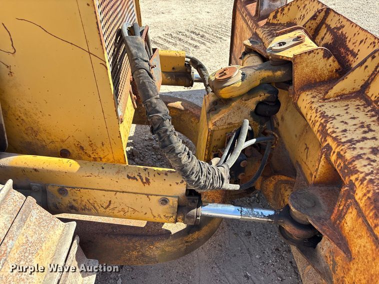 image for item EA7053 1998 John Deere 550G LGP dozer