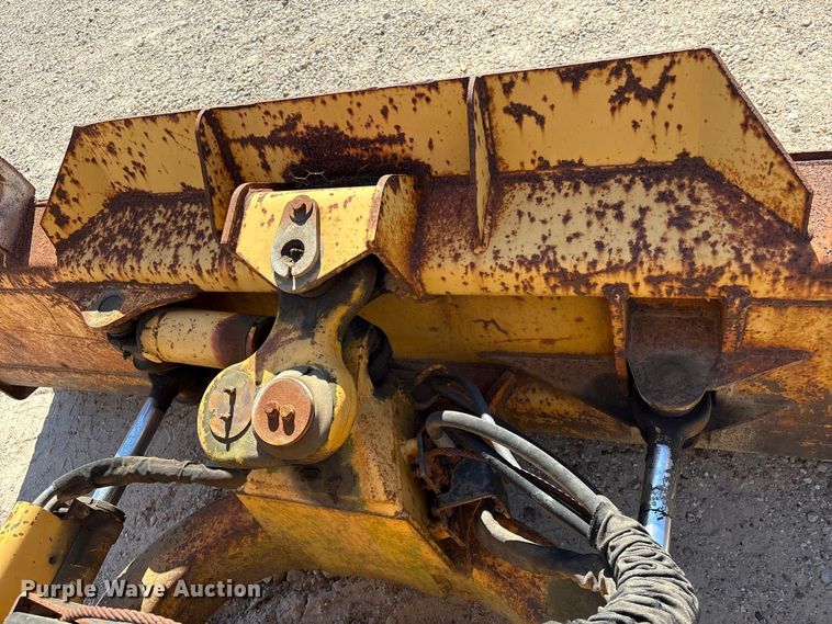 image for item EA7053 1998 John Deere 550G LGP dozer