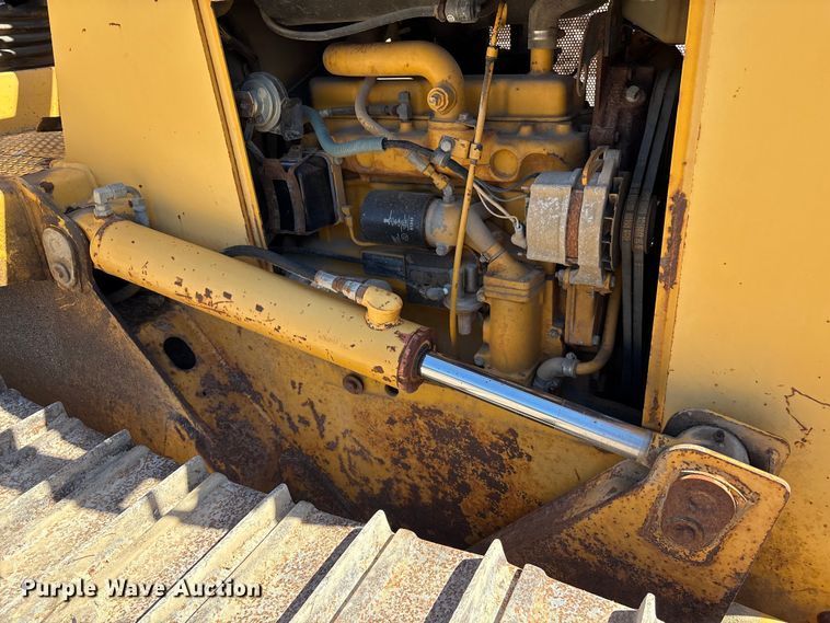 image for item EA7053 1998 John Deere 550G LGP dozer