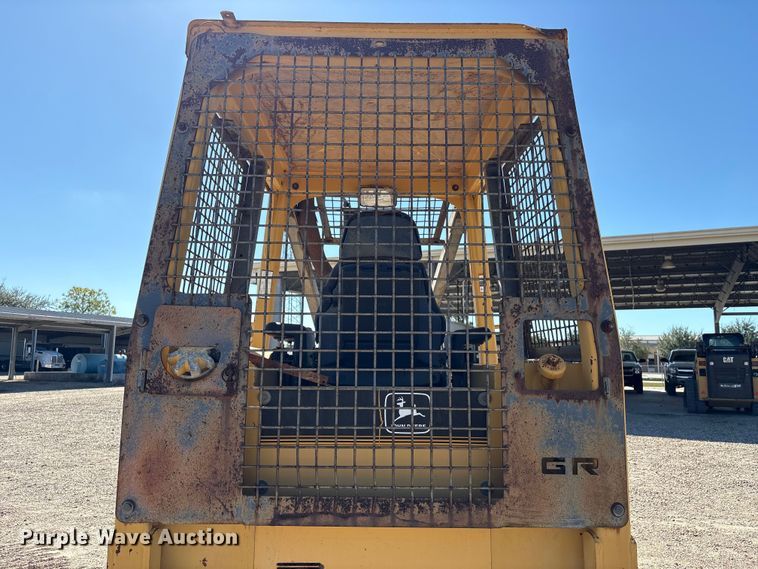 image for item EA7053 1998 John Deere 550G LGP dozer