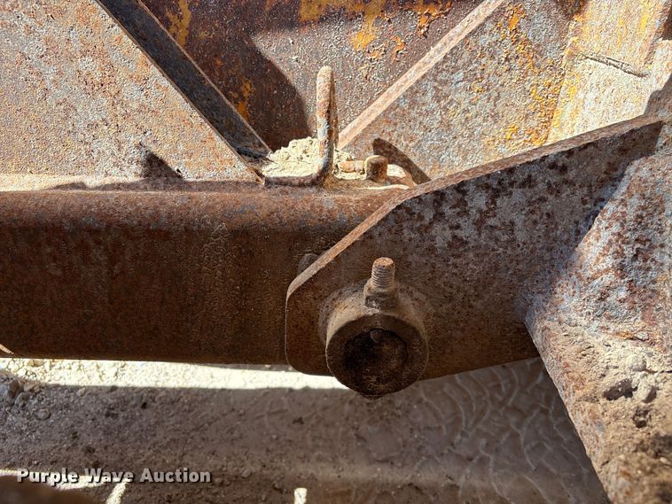 image for item EA7053 1998 John Deere 550G LGP dozer