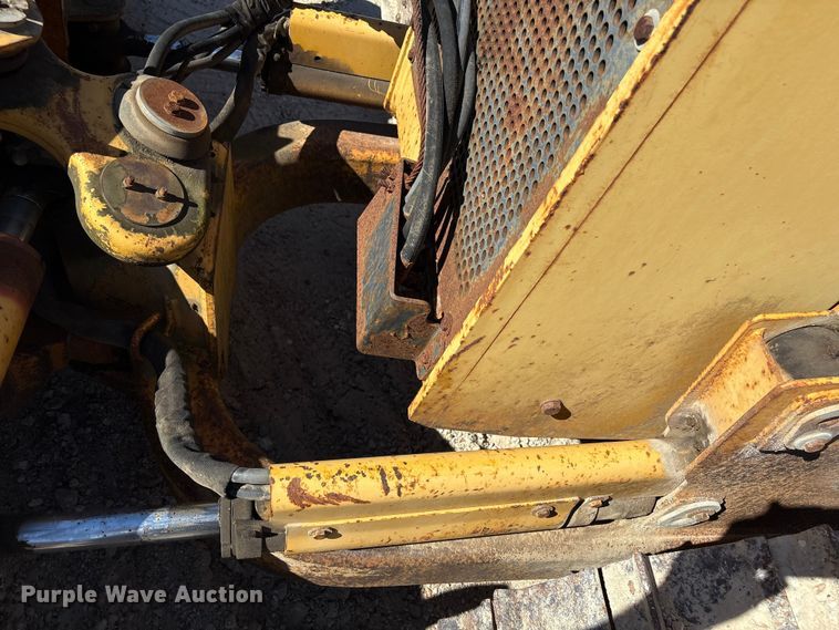 image for item EA7053 1998 John Deere 550G LGP dozer